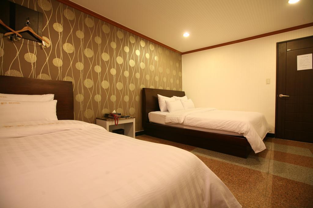 Khách sạn New World 2*